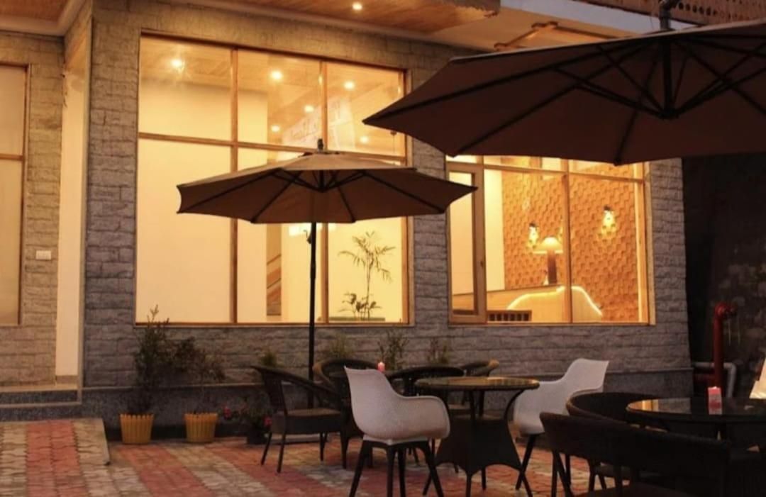 Royal Rajasthan Regency - Hotel & Restaurant Manāli Exterior foto